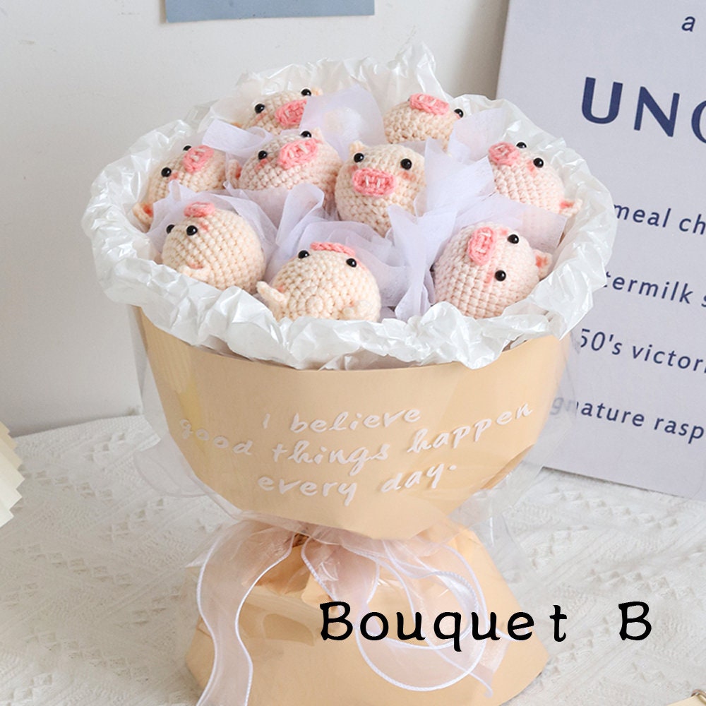 Crochet piggy bouquet, handmade piggy bouquet, bouquet for mom, hand woven piggy, crochet piggy, piggy doll, gift for her